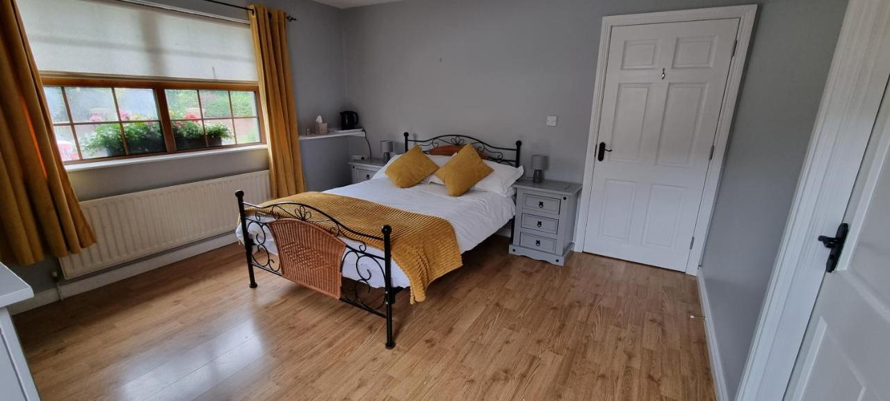 The Madden Guest House Gilford 外观 照片